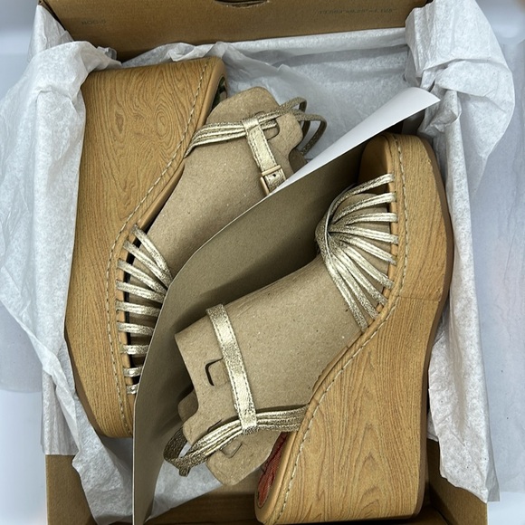 NEW B.O.C  CHAMPAGNE PLATFORM WEDGE WOMEN SANDALS SIZE 8 - Picture 7 of 7
